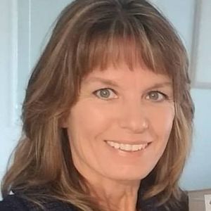 Meet your Posher, Tiffine